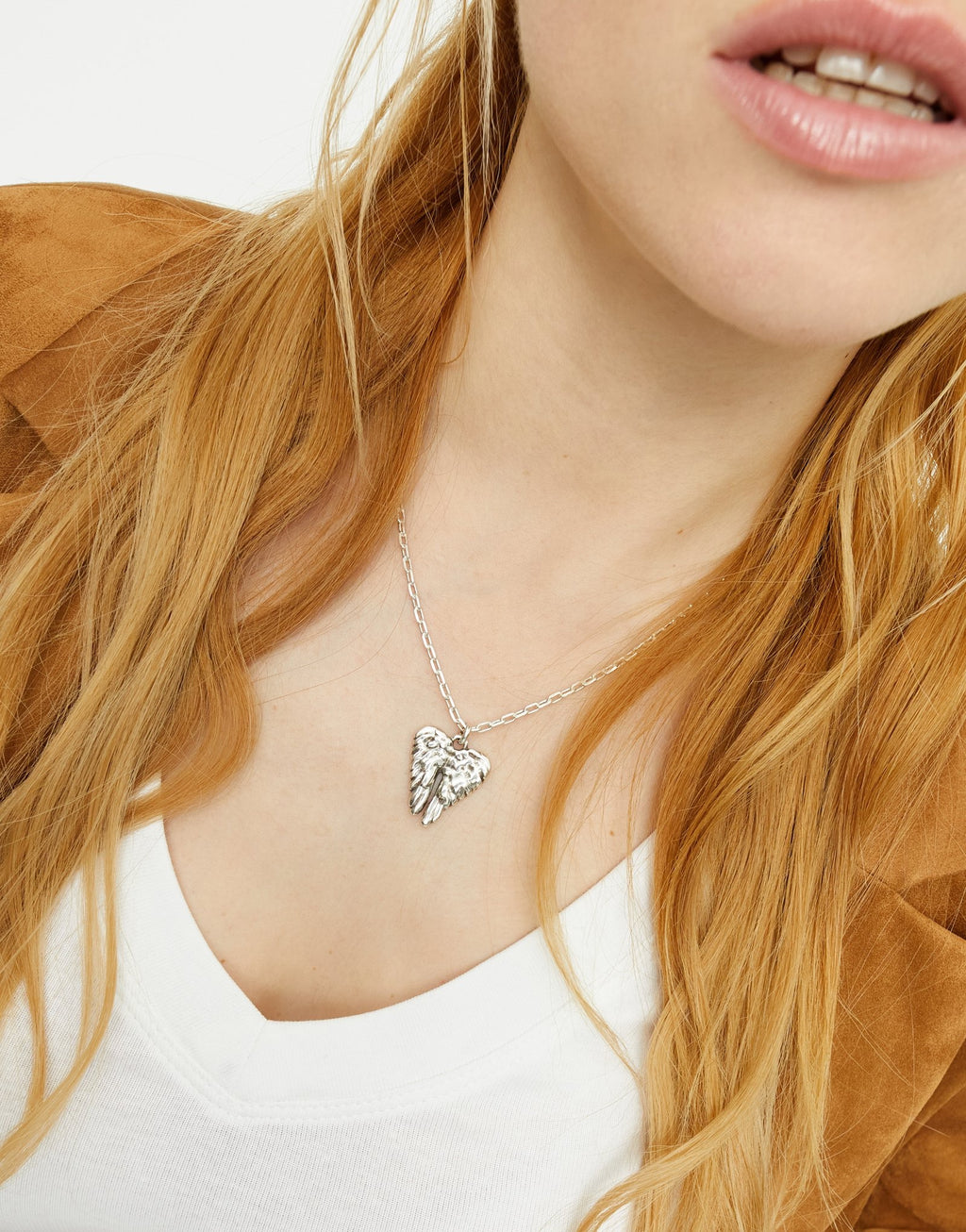 UNO DE 5O- Short necklace with wing detail image 1