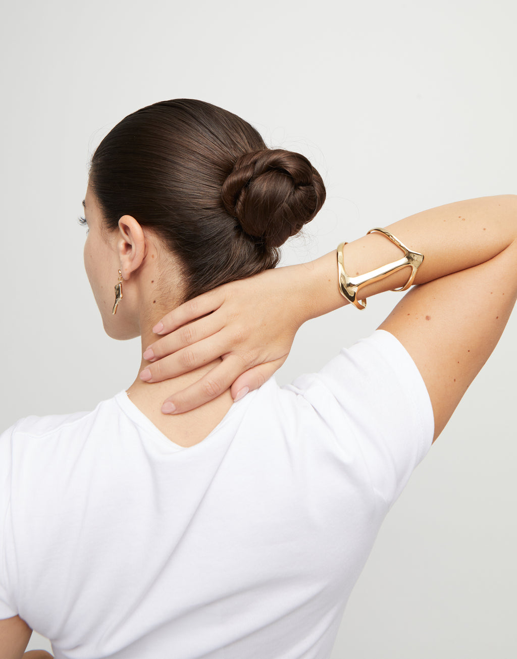 UNO DE 50- Cuff bracelet with manta ray structure