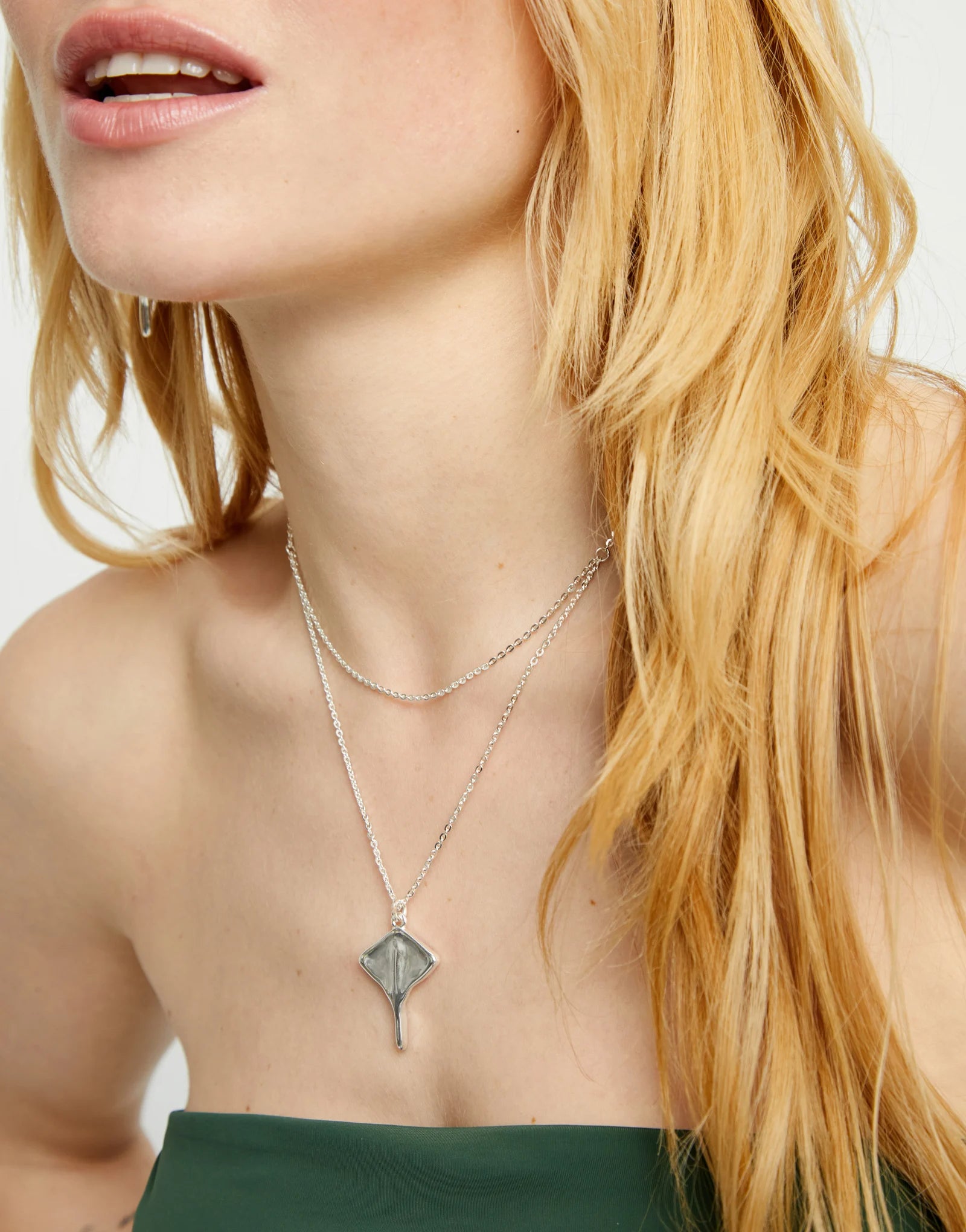 UNO DE 50- Multi strand chain necklace with manta ray