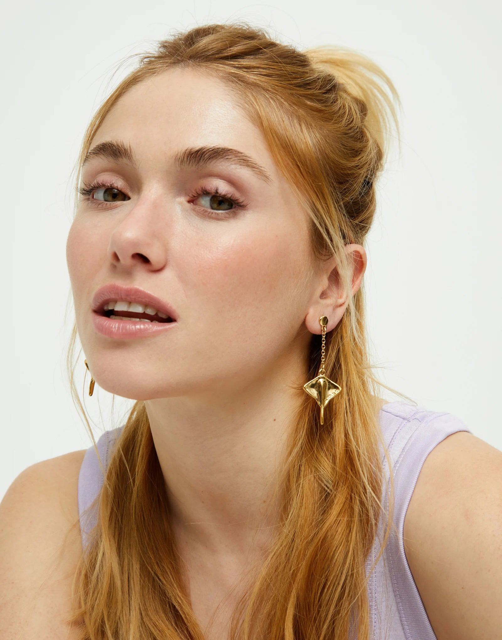 UNO DE 50- Manta ray-shaped drop earrings