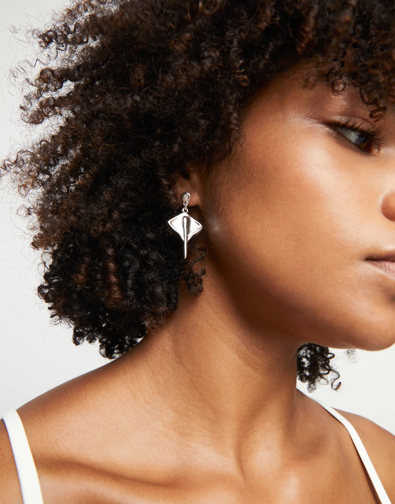 UNO DE 50- Manta ray-shaped drop earrings