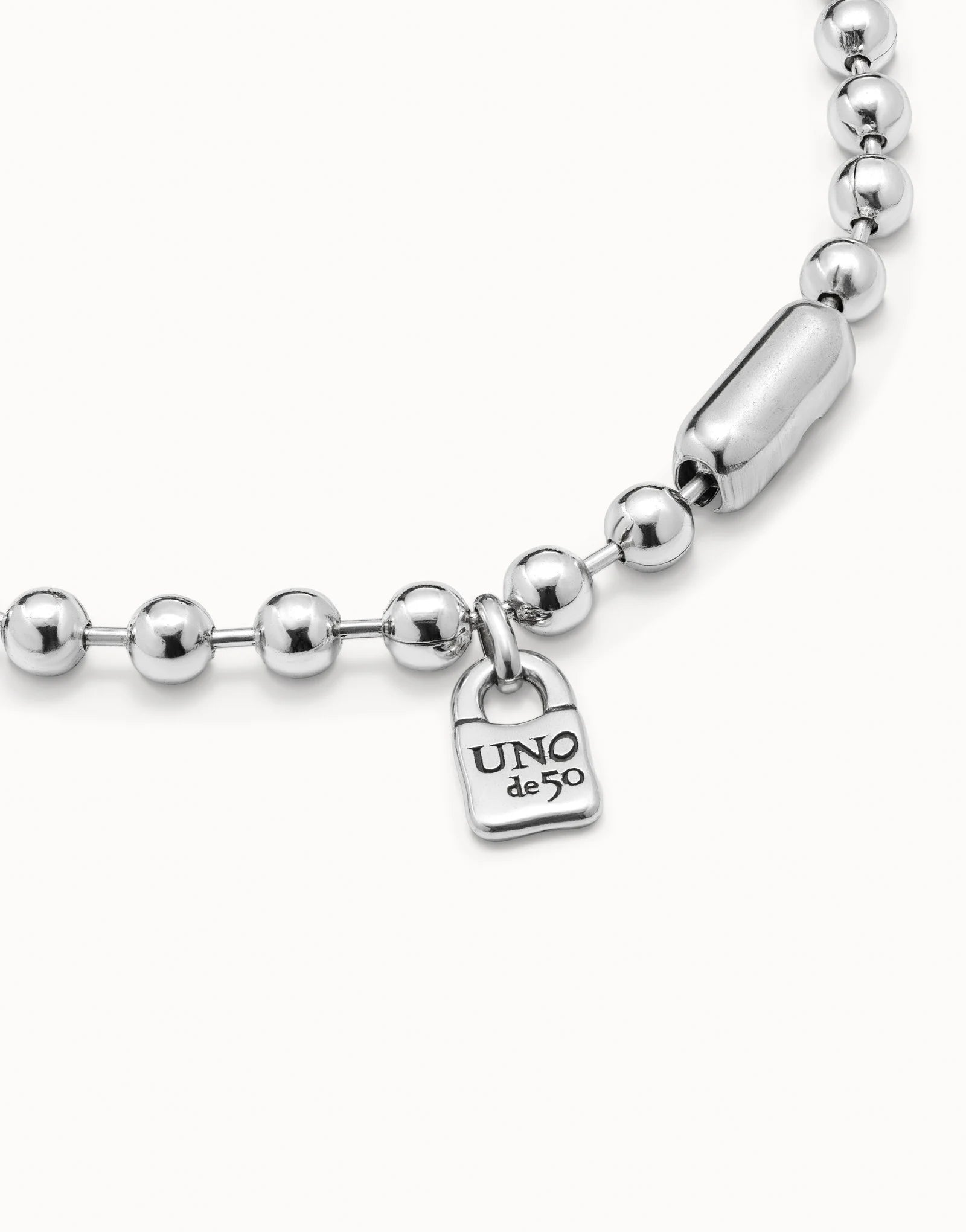UNO DE 50- Copito de Nieve Necklace