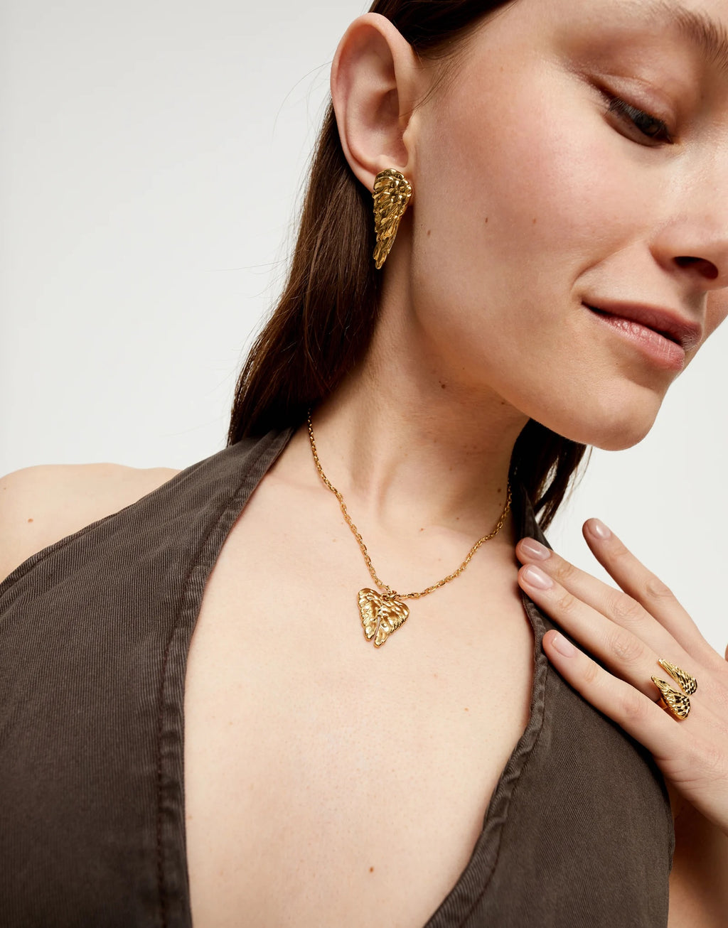 UNO DE 5O- Short necklace with wing detail image 1